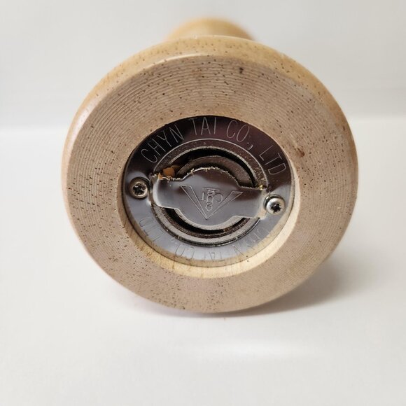 Vintage Chyn Tai Co. Ltd. Wooden Pepper Grinder 17cm - Picture 4 of 7